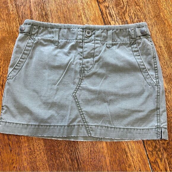 American Eagle army green skirt with pockets. Size 2 - Picture 1 of 8